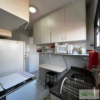 Apartamento em Praia Grande, bairro Tupi