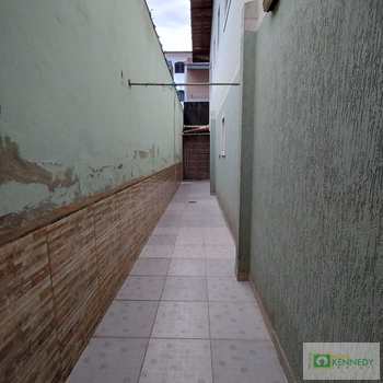 Sobrado em Praia Grande, bairro Maracanã