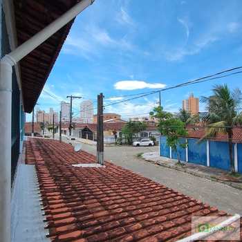 Sobrado em Praia Grande, bairro Maracanã