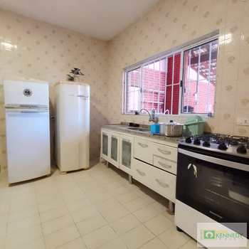 Sobrado em Praia Grande, bairro Ocian