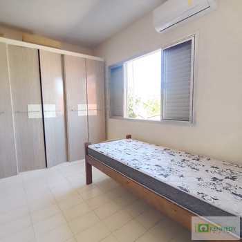 Sobrado em Praia Grande, bairro Ocian