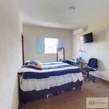 Sobrado em Praia Grande, bairro Ocian