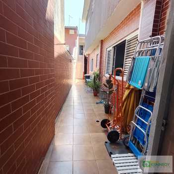 Sobrado em Praia Grande, bairro Ocian