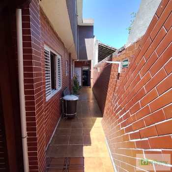 Sobrado em Praia Grande, bairro Ocian