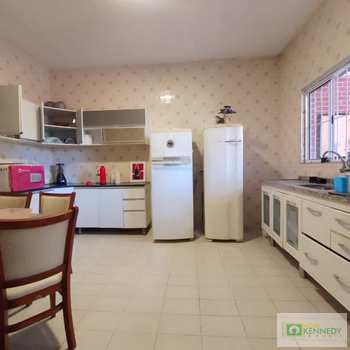 Sobrado em Praia Grande, bairro Ocian