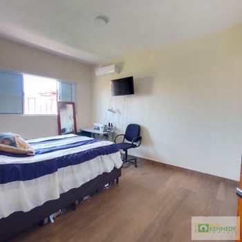 Sobrado em Praia Grande, bairro Ocian