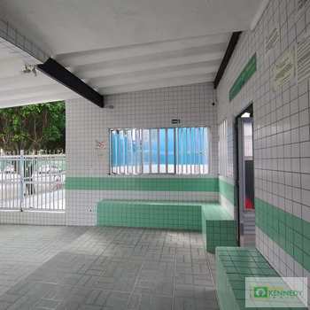 Kitnet em Praia Grande, bairro Ocian
