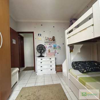 Apartamento em Praia Grande, bairro Maracanã