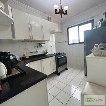 Apartamento em Praia Grande, bairro Maracanã