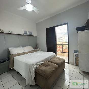 Apartamento em Praia Grande, bairro Maracanã