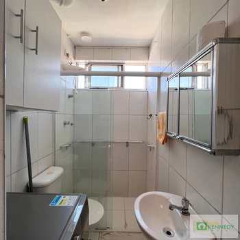 Kitnet em Praia Grande, bairro Ocian