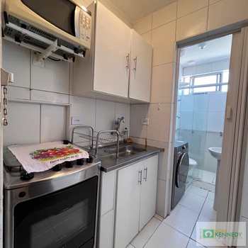Kitnet em Praia Grande, bairro Ocian