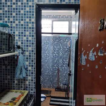 Kitnet em Praia Grande, bairro Ocian