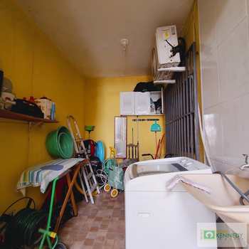 Casa em Praia Grande, bairro Mirim