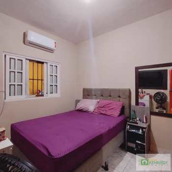 Casa em Praia Grande, bairro Mirim