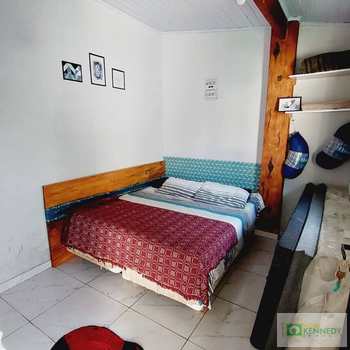 Casa em Praia Grande, bairro Ocian