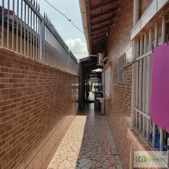 Casa em Praia Grande, bairro Ocian