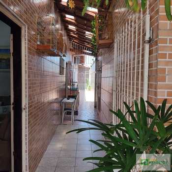 Casa em Praia Grande, bairro Ocian
