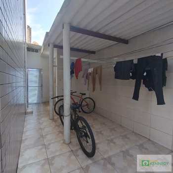 Kitnet em Praia Grande, bairro Ocian