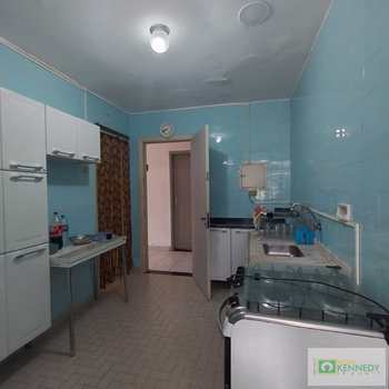 Kitnet em Praia Grande, bairro Mirim