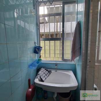 Kitnet em Praia Grande, bairro Mirim