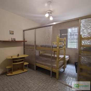 Kitnet em Praia Grande, bairro Mirim