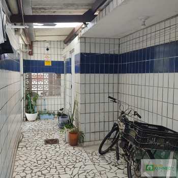 Kitnet em Praia Grande, bairro Ocian