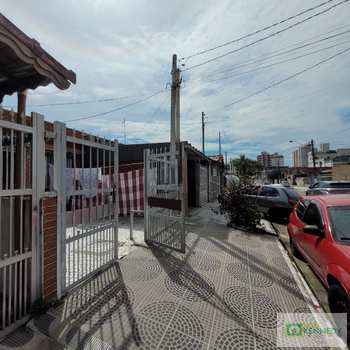 Casa em Praia Grande, bairro Ocian