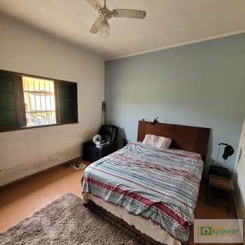 Casa em Praia Grande, bairro Caiçara