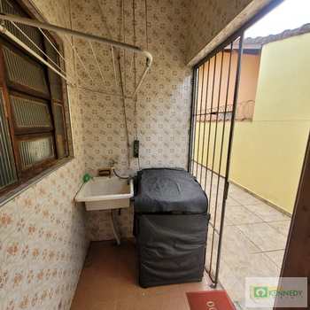 Casa em Praia Grande, bairro Caiçara