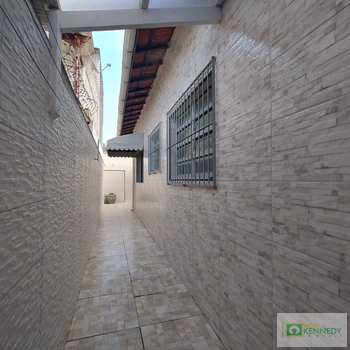 Casa em Praia Grande, bairro Nova Mirim