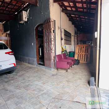 Sobrado em Praia Grande, bairro Balneário Maracanã