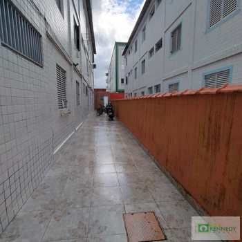 Kitnet em Praia Grande, bairro Ocian