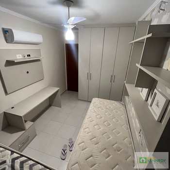Apartamento em Praia Grande, bairro Guilhermina