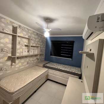 Apartamento em Praia Grande, bairro Guilhermina