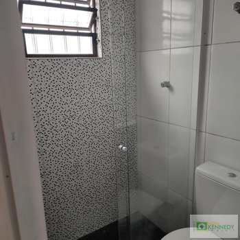 Kitnet em Praia Grande, bairro Tupi