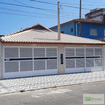 Casa em Praia Grande, bairro Guilhermina