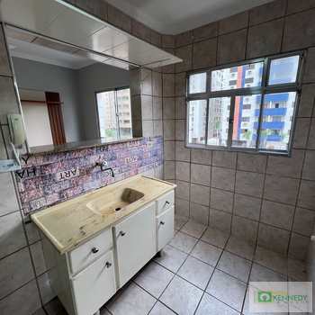 Apartamento em Praia Grande, bairro Tupi