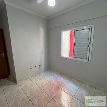 Apartamento em Praia Grande, bairro Boqueirão