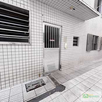 Kitnet em Praia Grande, bairro Guilhermina