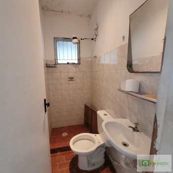 Casa em Praia Grande, bairro Samambaia