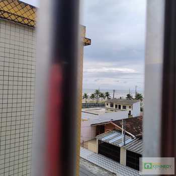 Kitnet em Praia Grande, bairro Balneário Maracanã