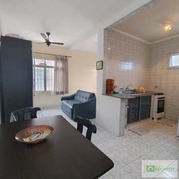 Kitnet em Praia Grande, bairro Balneário Maracanã