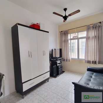 Kitnet em Praia Grande, bairro Balneário Maracanã
