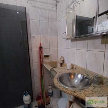 Kitnet em Praia Grande, bairro Balneário Maracanã