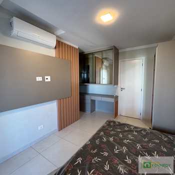 Apartamento em Praia Grande, bairro Guilhermina
