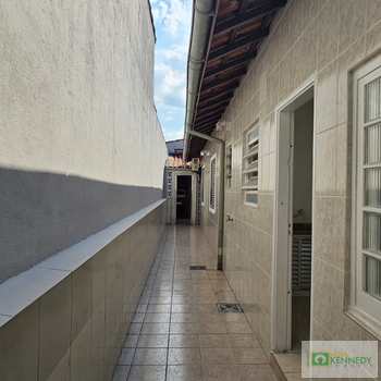 Casa em Praia Grande, bairro Mirim
