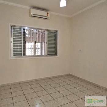 Casa em Praia Grande, bairro Mirim