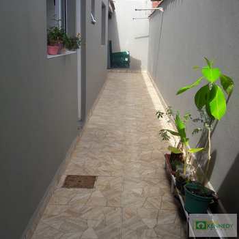 Casa em Praia Grande, bairro Balneário Maracanã