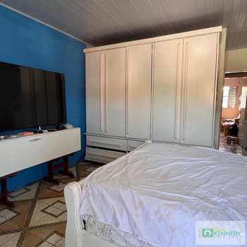 Sobrado em Praia Grande, bairro Nova Mirim